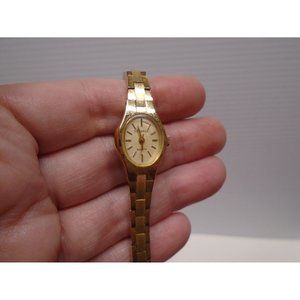 VTG Ladies HELBROS Watch Quartz Gold Tone 24731 5FB 86-4 Cocktail 6.5 in long